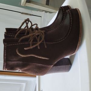 Frye tie up ankle boot  brown suede makes any outfit look smart and sexy